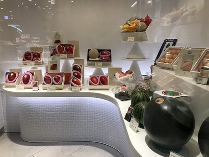 도쿄 긴자에 위치한 미쓰코시 백화점 선프룻츠 과일 코너의 특별한 과일들. 사진=이해림 제공