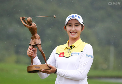 KLPGA 투어 하이원리조트 여자오픈에서 우승한 배선우. 사진=KLPGA