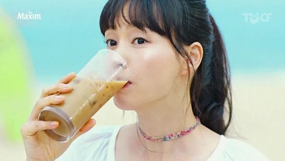 2000년부터 동서식품 맥심 광고모델을 하고 있는 배우 이나영.  사진=TVCF 화면 캡처