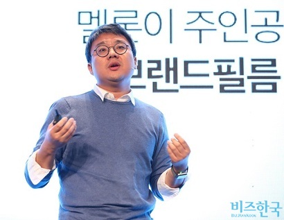 이번 행사에서 유일하게 디자이너가 아니었던 김홍기 스페이스오디티 대표는 시종 유쾌하게 강연을 이어갔다. 사진=박정훈 기자