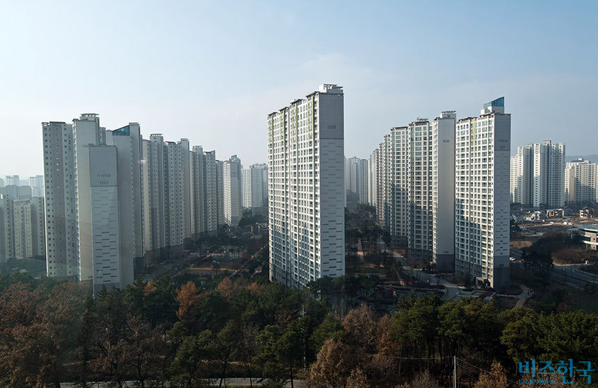 서울을 비롯한 수도권 부동산 시장은 호황을 구가하는 반면 지방 부동산 시장은 침체된 것으로 알려져 있다. 그러나 서울처럼 신축 아파트는 상승세를 보인다. 사진은 세종시 전경. 사진=최준필 기자