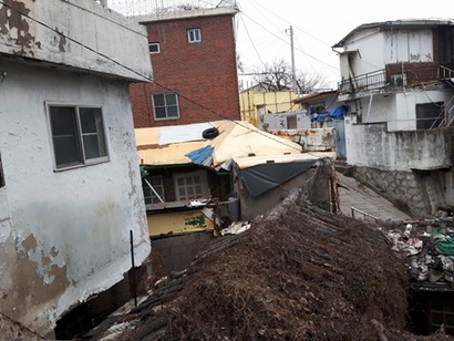 시청에서 불과 5분 거리에 있는 사직2구역 주택들은 ‘폐가’에 가까웠다. 사진=김명선 기자