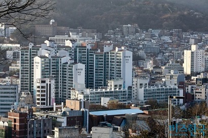 집값 하락은 조금 더 시간을 두고 지켜봐야 한다는 관망세가 우세한 가운데, 부동산 업계는 촉각을 곤두세우고 있다. 사진=고성준 기자