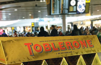 예전에는 해외 여행을 가면 지인들 선물로 토블론 초콜릿 같은 것을 사오곤 했지만, 이제는 국내에서도 해외 제품을 쉽게 구할 수 있게 되면서 소비자들의 눈높이가 높아졌다. 사진=토블론 페이스북