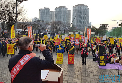 11일 ‘제1차 하남 교산 공공주택지구 주민대책위원회 집회’​에 참석한 시민이 “강제수용 결사반대”​를 외치고 있다. 사진= 차형조 기자