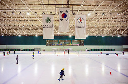 광주실내빙상장은 남녀노소 누구나 빈손으로 가도 사계절 언제나 스케이트를 탈 수 있다. 사진=구완회 제공