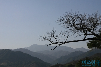 지리산둘레길은 남원시, 함양군, 산청군, 하동군, 구례군의 5개 시군과 21개 읍면, 120여 마을을 잇는다. 295km, 22개 구간의 장거리 도보길이다. 사진=이송이 기자