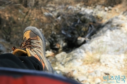 시속 2.5km, 성인이 주변 경관을 느긋하게 감상하며 여유 있게 걷을 수 있는 속도. 시속 100km로 달리던 정신에 한 번쯤 브레이크를 건다. 사진=이송이 기자