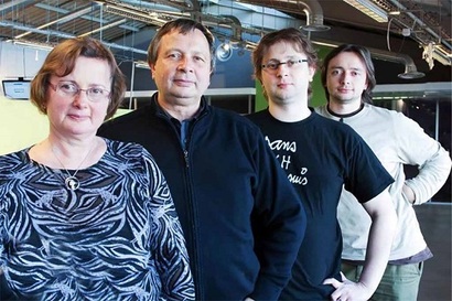 인터넷 클라우드 기업 OVH는 옥타브 클라바 CEO와 그의 가족들이 함께 1999년 설립했다. 왼쪽부터 알리나 클라바, 앙리크 클라바, 옥타브 클라바 CEO, 미로슬로우 클라바 수석부사장. 사진=OVH 홈페이지