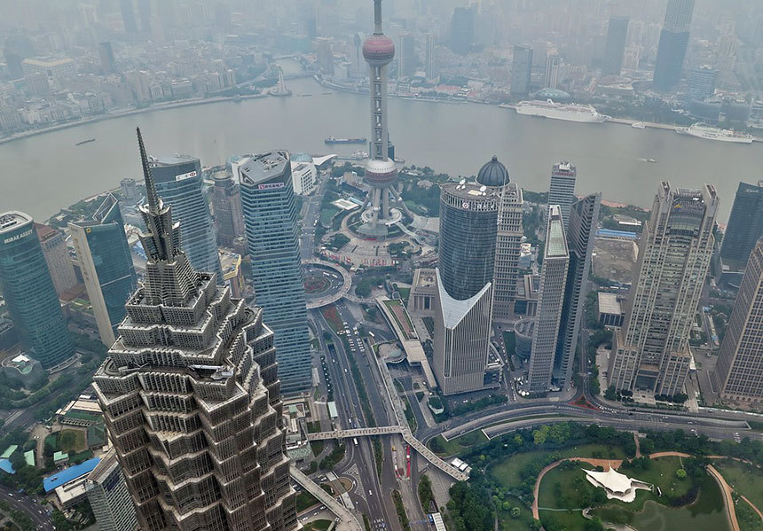 역사적으로 볼 때, 경제성장을 가장 확실하게 이끌어낸 수단은 바로 도시화라 할 수 있다. 중국 상하이의 스카이라인.