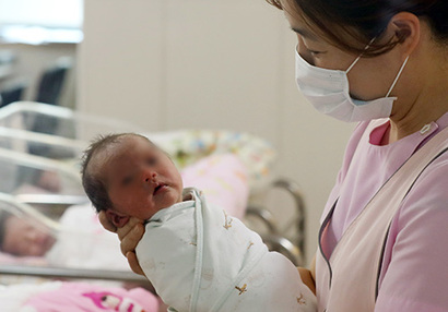 올해부터는 사망자수가 출생아수보다 더 많을 것으로 보인다. 사진=연합뉴스