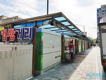 ‘컵밥거리’ 28곳의 가게 중 문을 연 곳은 3곳에 불과했다. 사진=박광주 인턴기자
