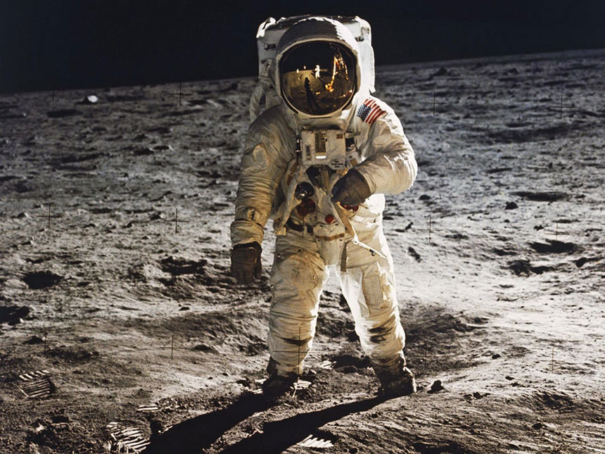 50년 전 1969년 7월 16일 아폴로 11호 우주인들은 지구를 떠나 달로 향했다. 그로부터 약 5일이 지난 7월 21일 인류는 처음으로 지구의 자연 위성 달 표면 위에 발자국을 남겼다. 사진=NASA