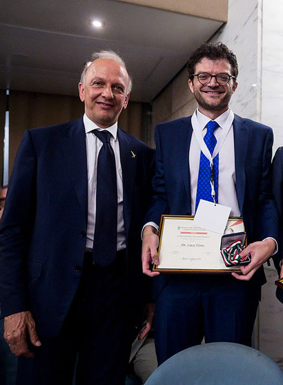 프로페시의 공동 창업자이자 CEO 루카 베레(오른쪽). 최근 조국 이탈리아에서 과학 분야의 혁신상을 받았다. 사진=이탈리아 외교부