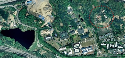 구자열 LS 회장은 경기도 성남시 분당구 운중동(오른쪽 빨간 점선 부분)에 단독주택과 고급빌라를 소유하고 있다.  사진=네이버지도 화면 캡처