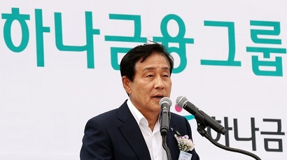 김정태 하나금융지주 회장이 올해 상반기 4대 금융지주 경영자 중 가장 많은 17억 원에 가까운 보수를 받은 것으로 확인됐다. 사진=연합뉴스