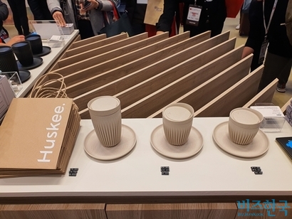 한국 진출 4개월 차인 호주계 스타트업 ‘허스키(Huskee)’는 커피 생두 껍질 ‘​허스크’​로 만든 텀블러(허스키컵)를 선보였다. 사진=차형조 기자