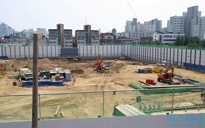 하도급법 위반으로 인한 분쟁을 방지하기 위해서는 문제되는 행위가 하도급법 위반행위의 구성요건을 충족하는지에 대한 검토가 이뤄져야 한다. 서울시 강동구 암사동 일대에 재개발 공사가 진행 중인 모습으로 기사의 특정 내용과 관련없다. 사진=박은숙 기자