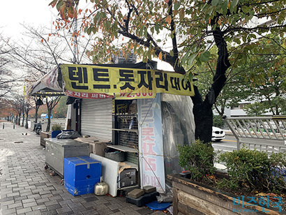 한강공원 방문객으로 붐볐던 가판대는 문을 닫았다. 사진=황채영 인턴기자