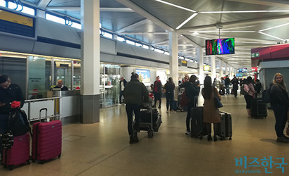 작은 공항 규모 때문에 장거리 운항하는 국제선 항공기 이용이 어려운 베를린 테겔 공항 내부 모습. 한국과 베를린 직항 노선이 없는 이유도 그 때문이다. 사진=박진영 제공​