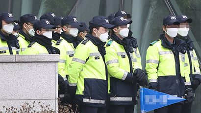 의경 복무 때 받은 선행 표창장이 대학교의 의무 사회봉사로 인정될 수 있는지에 대한 논란이 일었다. 사진은 기사의 특정 내용과 관련 없다. 사진=연합뉴스