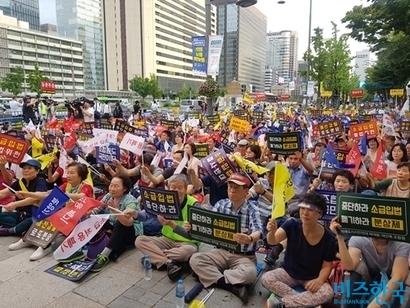 재개발·재건축조합 모임인 미래도시시민연대와 주거환경연합이 지난 9월  주최한 민간택지 분양가상한제 소급적용 반대집회 모습. 사진=차형조 기자