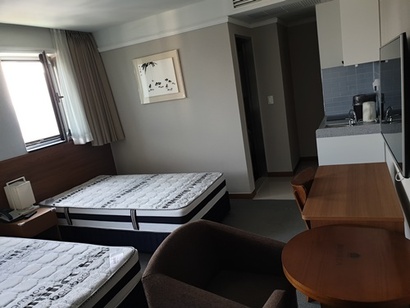 호텔에서 쓰던 대로 방 하나에 침대 2개가 놓여 있다. 사진=정동민 기자