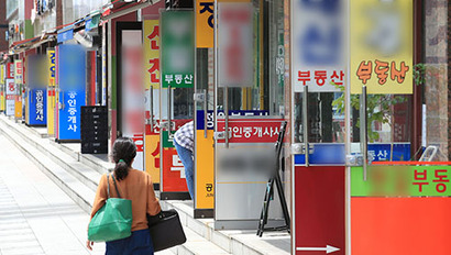 3일 오후 서울 송파구의 부동산 중개업소 밀집 상가 모습. 사진=연합뉴스​