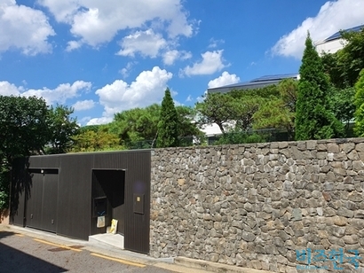 배우 전지현 씨가 이번에 매각한 서울 강남구 삼성동 자택. 한국판 베벌리힐스로 불린 고급 주택단지에 위치했다. 사진=차형조 기자