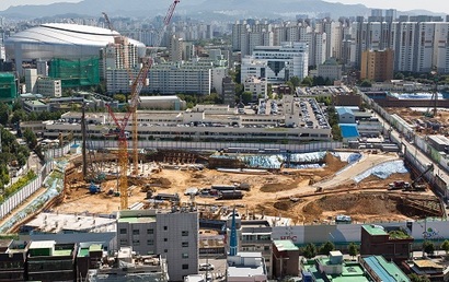 서울남부교정시설부지에서 진행 중인 구로 뉴스테이 사업 부지. 이 사업을 향한 논란이 수년째 지속되고 있다. 사진=최준필 기자