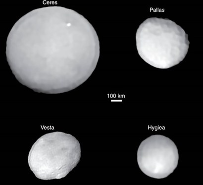 태양계 소행성 벨트에서 가장 큰 소행성 네 개의 모습. 이번 분석에서 사용한 운석 조각은 아마 이들보다 더 큰 크기의 왜소행성에서 떨어져나왔을 것으로 추정되고 있다. 이미지=NASA