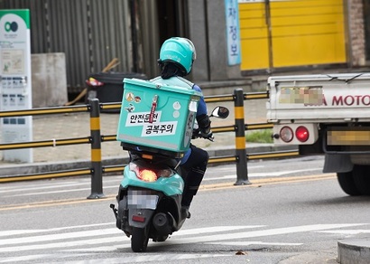 12일 송파구의 한 오피스텔 엘리베이터에서 배민라이더가 음란행위를 하고 도주한 사건이 발생했다. 사진은 기사의 특정 내용과 관련없다. 사진=최준필 기자