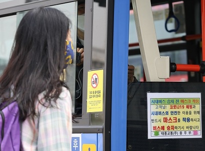 국토부는 GTX의 정기권 발매, 환승 할인 등은 아직 정해진 바가 없다고 전했다. 사진은 대중교통을 이용하는 승객의 모습으로 기사의 특정 내용과 관련없다. 사진=박정훈 기자