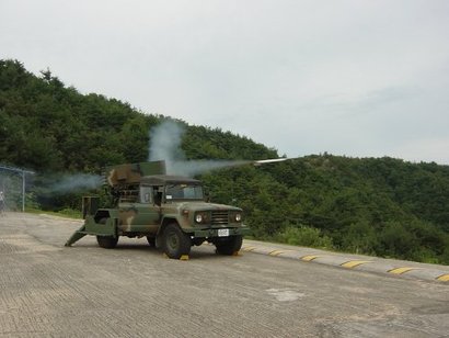 최근 군 일각에서 70mm 다연장로켓포를 신속대응사단용으로 도입하는 방안을 검토하고 있어 논란이 되고 있다. 사진=한화 제공