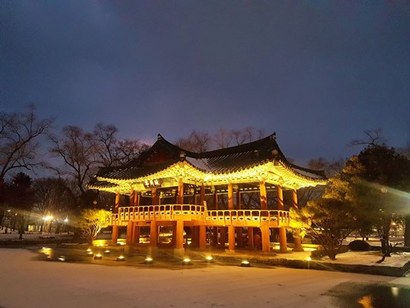 ‘달을 가지고 놀다’라는 뜻의 완월정. 춘향의 생일인 초파일이면 완월정 앞 수상 무대에서 춘향제가 열린다. 사진=구완회 제공