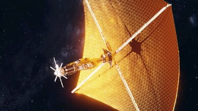스타샷은 거대한 금속 돛을 펼치고 태양빛 또는 지구에서 쏘는 강한 레이저 빛의 광압을 통해 우주를 항해하는 아이디어다. 스타샷은 이러한 방식으로 태양계 바깥 가장 가까운 프록시마 센투우리 항성계로 탐사선을 보내는 계획을 구상하고 있다. 이미지=Bert Willemsen