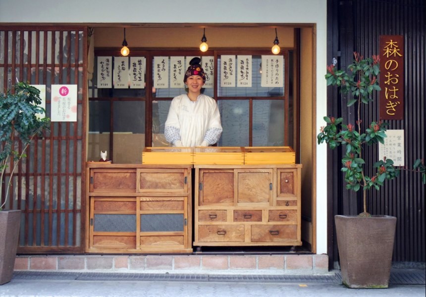 일본 오사카부 오카마치에 위치한 ‘모리노 오하기’는 하루 3000개의 떡이 팔리는 인기 가게다. 평소 떡을 좋아하던 디자이너 출신 모리 유리코 씨가 2010년 가게를 시작했다. 사진=모리노오하기 페이스북