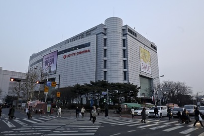 최근 5명의 직원이 코로나19 확진 판정을 받은 인천시 미추홀구 롯데백화점 인천터미널점. 사진=고성준 기자