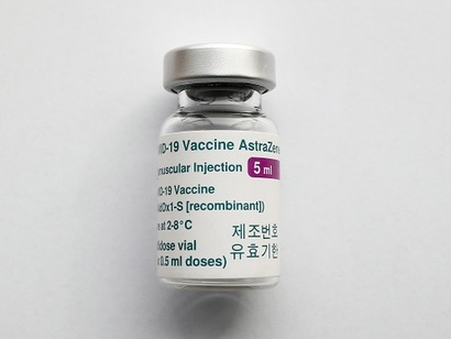 미국의 바이든 대통령이 코로나19 백신에 대한 제약회사의 특허권을 한시적으로 포기하게 하는 방안을 지지한다고 밝혔다. 백신 확보가 여의치 않던 국가들과 세계보건기구(WHO)​가 환영의 뜻을 발표했다. 사진은 아스트라제네카(AZ)백신 모습. 사진=박정훈 기자