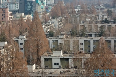 재건축사업이 진행 중인 서울 강남구 개포주공1단지 아파트의 철거 전 모습. 사진=비즈한국 DB