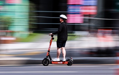 공유 전동킥보드 서비스로 탄소배출권을 사고팔 방법은 아직 없다. 향후 개인의 온실가스 배출량 측정이 가능해 객관적인 데이터를 도출할 수 있다면 공유 전동킥보드 업체들도 탄소배출권을 얻을 수 있을 것으로 보인다. 사진=연합뉴스