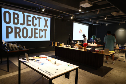 5명의 디자이너와 25개 기업이 ‘​굿즈’​라는 키워드로 선보이는 전시 ‘오브젝트 바이 프로젝트’가 8월 26일 성수동 복합전시공간 ‘데어바타테’에서 개막했다.사진=박은숙 기자