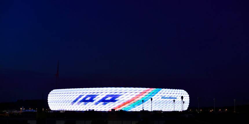 뮌헨 FC 바이에른 구장인 알리안츠 아레나에 ‘IAA 모빌리티’ 개최를 환영하는 조명이 환히 밝혀져 있다. 사진=iaa.de