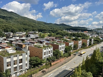 주택과 아파트가 결합한 형태의 타운하우스가 인기를 끌며 가격이 크게 오르고 있다. 경기도 용인시에 있는 한 타운하우스 전경. 사진=박해나 기자