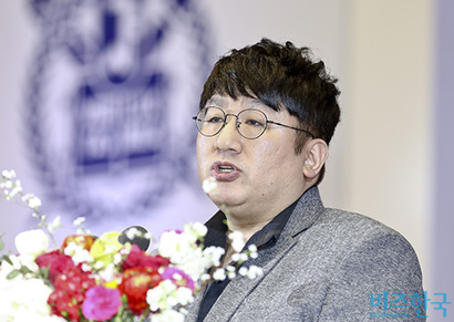 バン・シヒョクハイブ理事会議長がソウル江北最高がマンション奨学パルクハンナムを108億ウォンに買い入れたことが分かった。 写真=ビーズ韓国DB