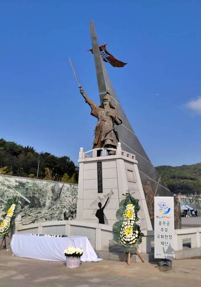 이순신순국공원 호국광장에 자리한 이순신 장군 동상. 사진=구완회 제공