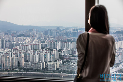 서울 영등포구 63스퀘어에서 바라 본 서울 시내 아파트 단지 모습. 사진=최준필 기자