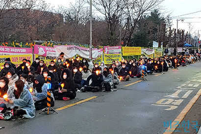 30일 경기도교육청 앞에서 전공노 교육청 본부의 ‘교원업무 이관 반대! 이재정 교육감과 경기도교육청 규탄 결의대회’가 열렸다. 사진=이민주 인턴기자