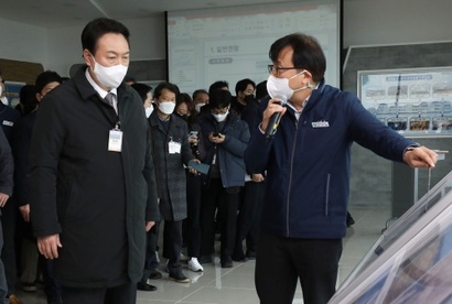 윤석열 국민의힘 대선후보가 지난해 12월 29일 경북 울진군의 신한울 3·4호기 건설 중단 현장을 방문했다. 사진=연합뉴스