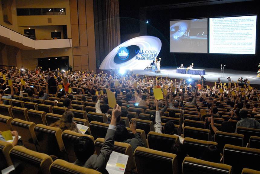 2006년 명왕성의 운명을 결정한 국제천문연맹(IAU)의 투표 현장. 사진=IAU
